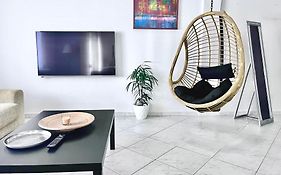 Central 7 - Stylish Apartment
